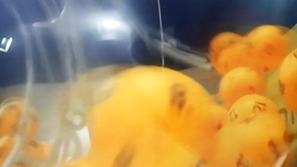 Lottopallot kuvituskuvassa pyörivät vimmatusti.