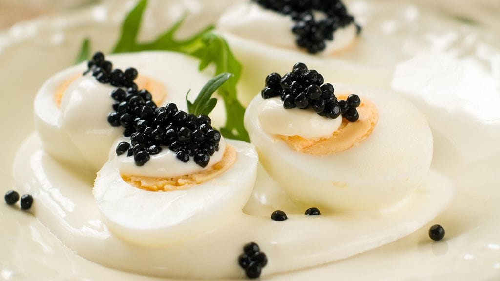 Kokki Pete Evans jakoi kuvan aamupalasta, jota valmistaa tyttärilleen Chillille, 14, ja Indiille, 13. Kuvituskuva.