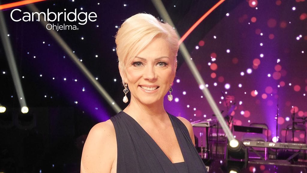 – Meikkaajat ja kampaajat laittavat minut huippukuntoon ennen ohjelmaa. Se, mikä näkyy ulospäin säteilynä, tulee lopulta siitä, että olen onnellinen, sanoo Tanssii Tähtien Kanssa -tuomari Helena Ahti-Hallberg.