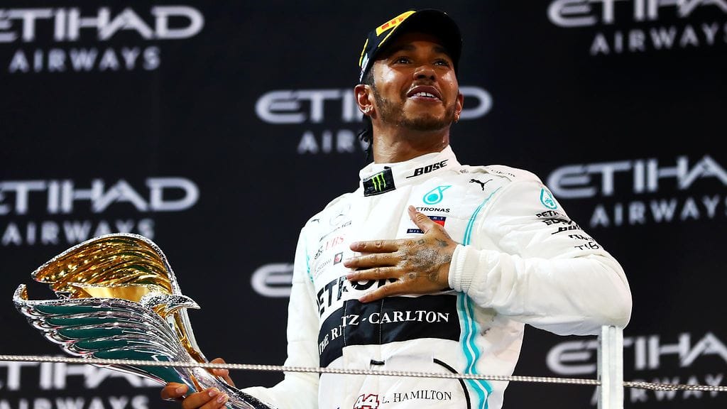 Lewis Hamilton on voittanut kuusi mestaruutta Mercedeksellä. Vieläkö hänellä olisi halua hypätä Ferrarille uransa viimeisiksi vuosiksi?