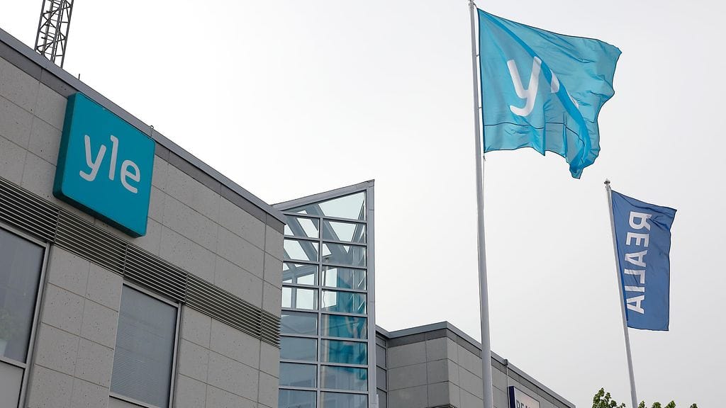 Eniten Suomessa luotetaan Yleen, jota 47 prosenttia vastaajista piti hyvin luotettavana.