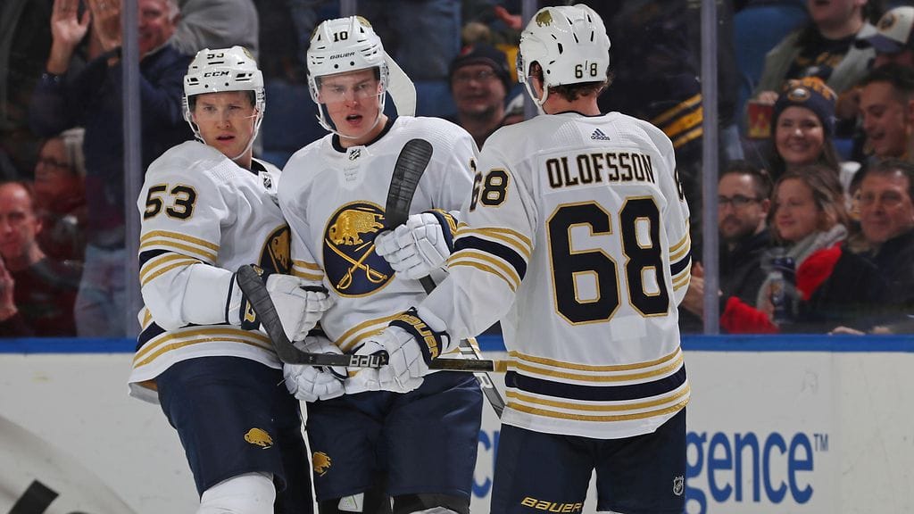 Henri Jokiharju teki NHL-kauden kolmannen maalinsa Buffalon murskavoitossa New Jersey Devilsia vastaan.