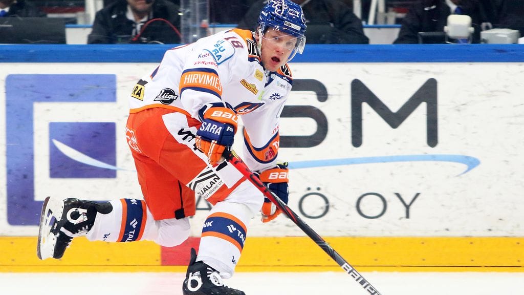 Tuukka Mäntylä loukkaantui ikävästi tiistain SM-liigakierroksella.