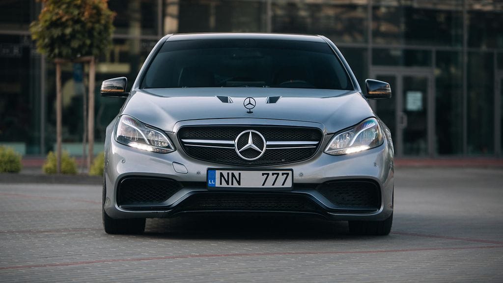 Ennätys rikottiin Mersun E63 AMG:llä. Kuvassa vastaava, mutta hieman uudempi versio.