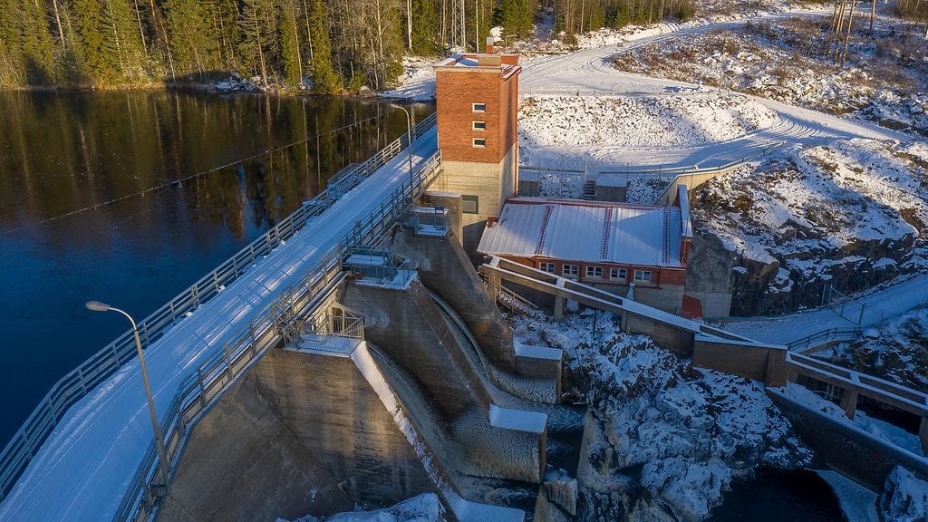 Vesivoimalaitos Joensuun Kiihtelysvaarassa.