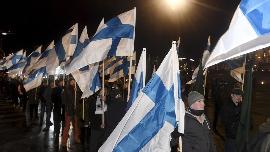 Soldiers of Odin -liikkeen marssilla nähtiin samoja banderolleja ja kuultiin samantyyppisiä iskulauseita kuin väliaikaisen toimintakieltoon määrätyn uusnatsijärjestön Pohjoismaisen vastarintaliikkeen aikaisemmilla marsseilla.