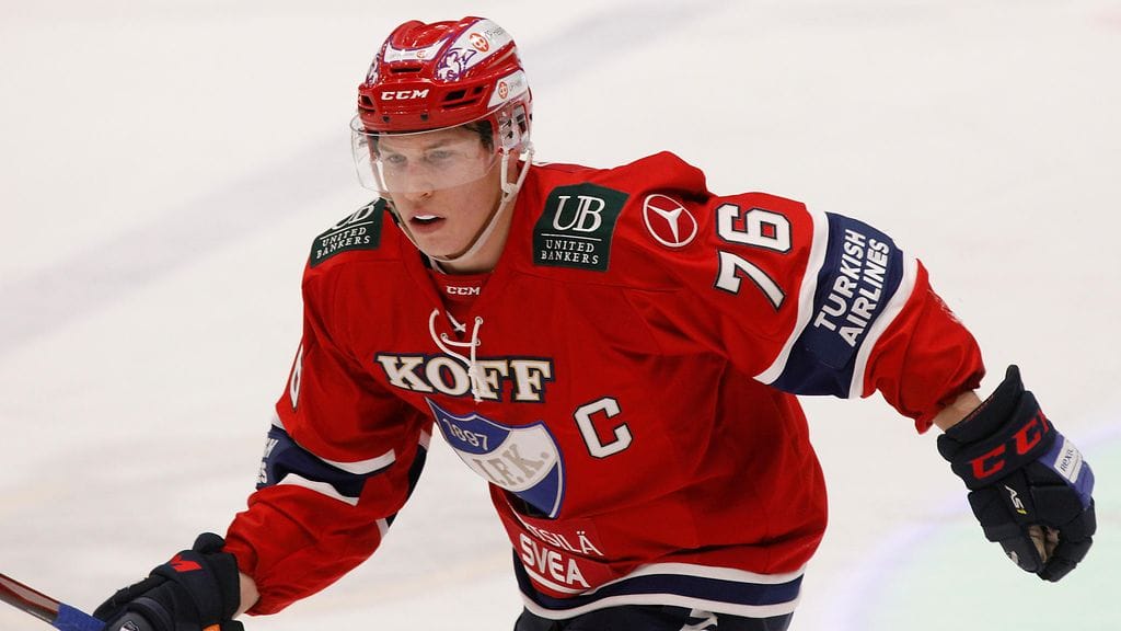 Perjantaina Linnan juhlissa, lauantaina Oulussa. Jere Sallisen vuorokausi on ollut vilkas.