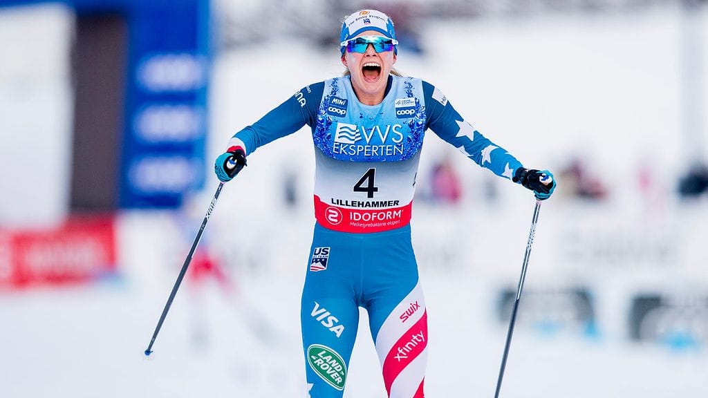 Jessica Diggins riemuitsi alkuun kakkossijastaan Lillehammerin yhdistelmäkisassa.