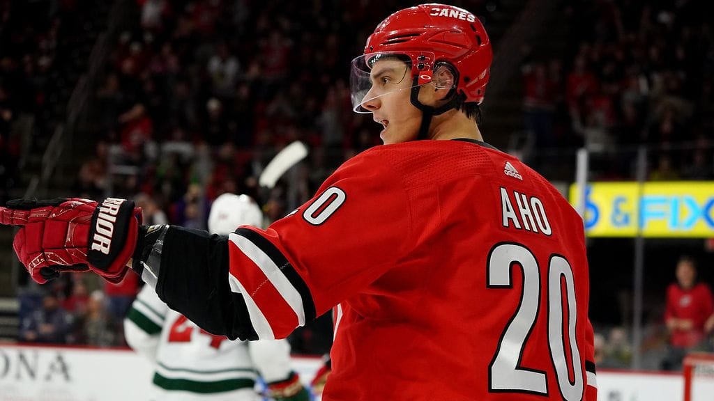 Sebastian Aho mätti hattutempun.