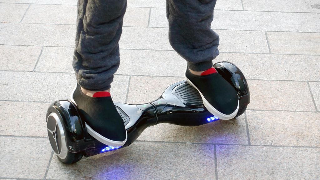 Tasapainoskootterit, eli tutummin "hoverboardit" tai "leijuntalaudat" ovat alunperin kiinalainen keksintö, joka on viime vuosina noussut hurjaan suosioon varsinkin nuorten keskuudessa.
