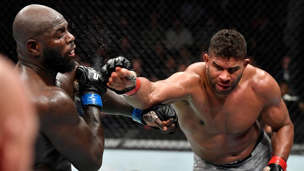 Alistair Overeem (oik.) laittoi Jairzinho Rozenstruikin koville, mutta hävisi.