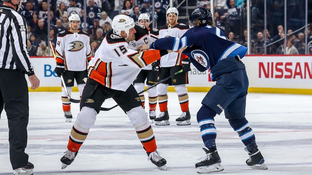 Ryan Getlaz ja Nikolaj Ehlers ottivat yhteen.