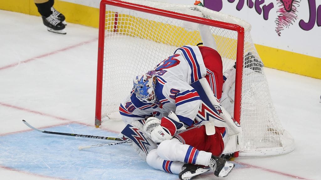 Aleksandr Georgijev joutui torjumaan välillä omaan pelaajankin, puolustaja Marc Staalin.