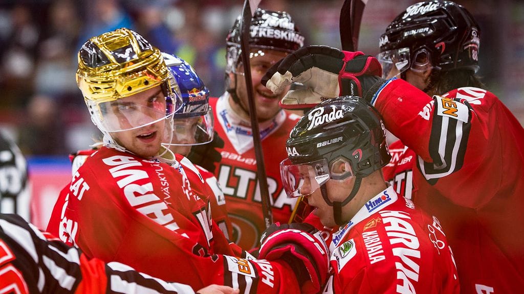 Julius Nättinen (vas.) ja Petrus Palmu lähtevät JYPin liigaryhmästä Leijonien mukaan Euro Hockey Tourin turnaukseen.