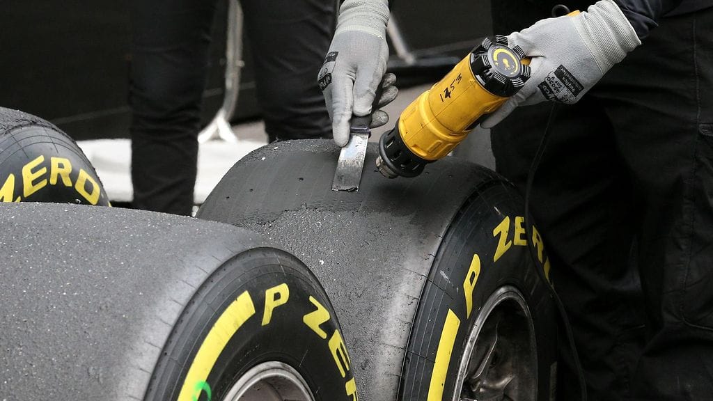 Pirellin vuoden 2020 mallin renkaat eivät kelvanneet F1-talleille.