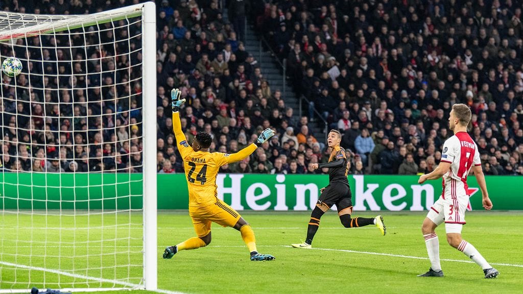 Rodrigo ampui Valencian voittomaalin Ajaxin rysään.