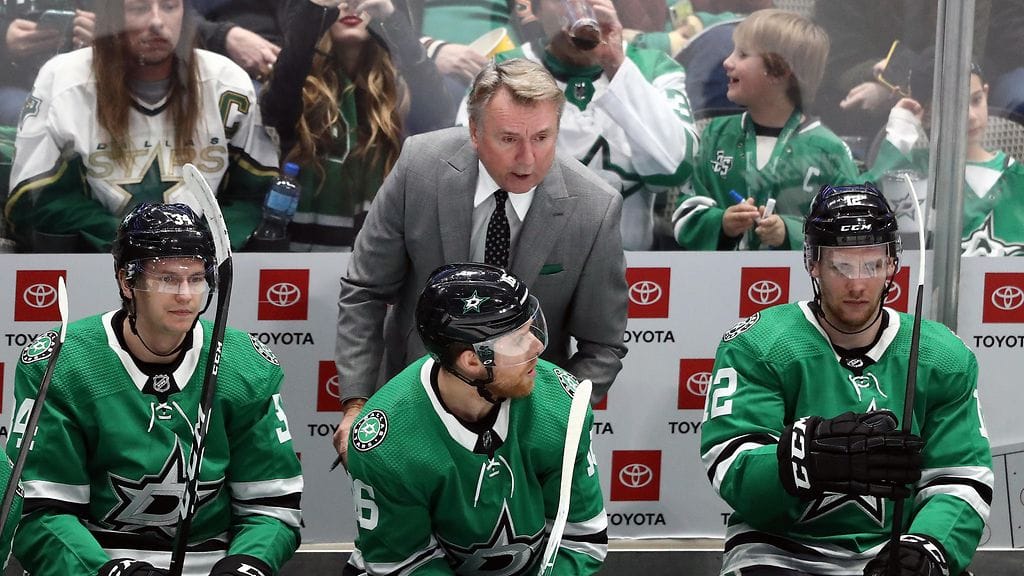 Rick Bowness piiskasi Dallas Starsin voittoon ensimmäisessä pelissään.