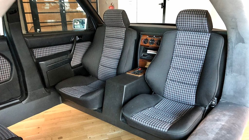 Vanha Mersu toimii mainostoimiston neukkarina