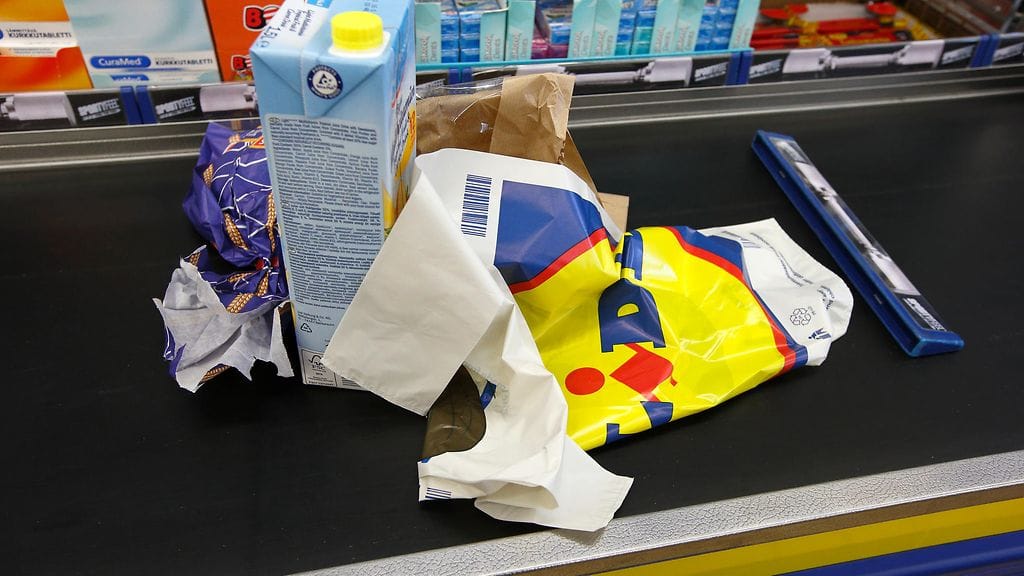 Lidl nosti muovikassiensa hintoja maaliskuun alussa.