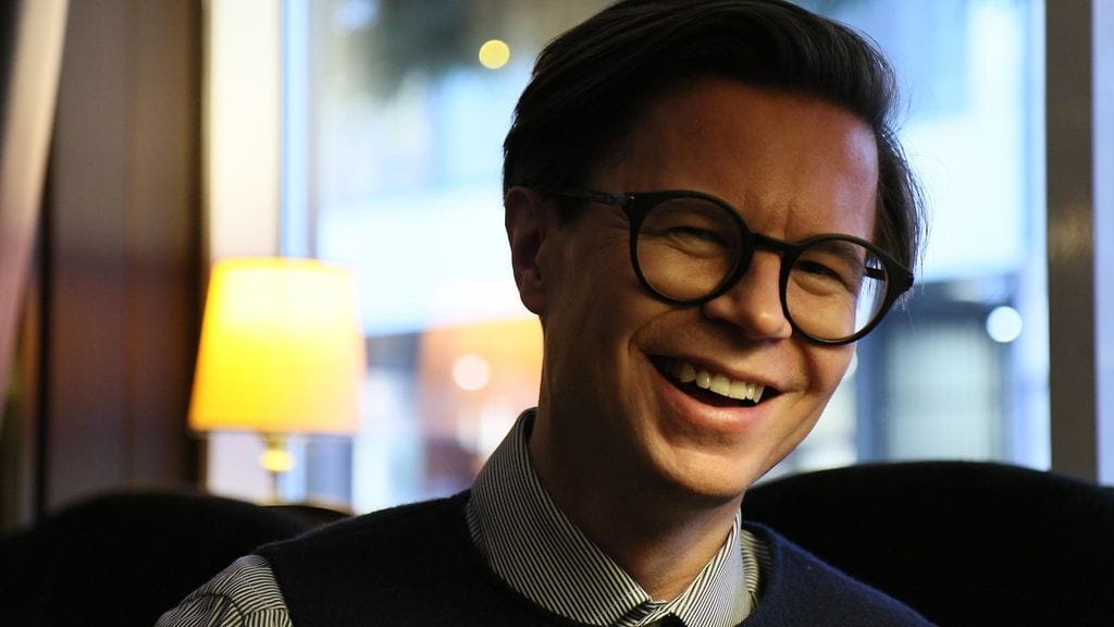 Sami Sykkö piipahtaa syksyllä Pihlajakadulla, kun stylisti saapuu laittamaan Kari Taalasmaan tyylin uuteen uskoon.