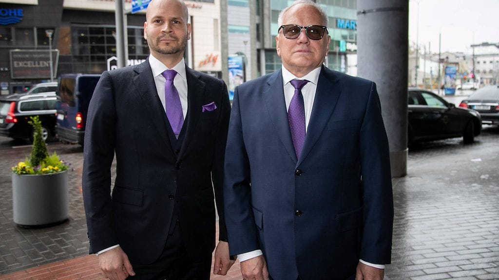 Viron entinen alueministeri ei kertomansa mukaan tiennyt Juha Mikkosen (vas.) petostuomiosta.