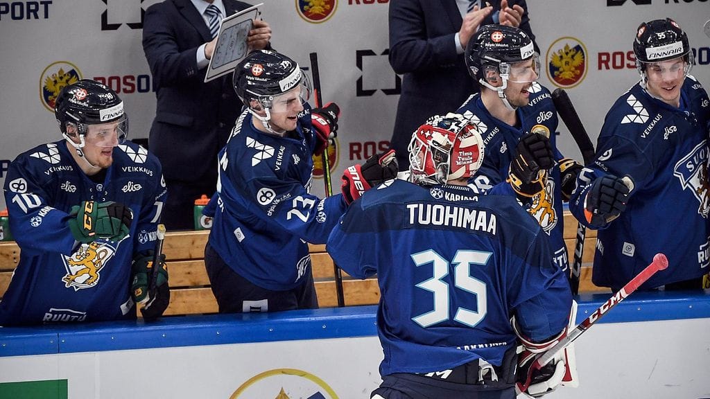 Frans Tuohimaa tuulettaa 5-1-maaliaan.