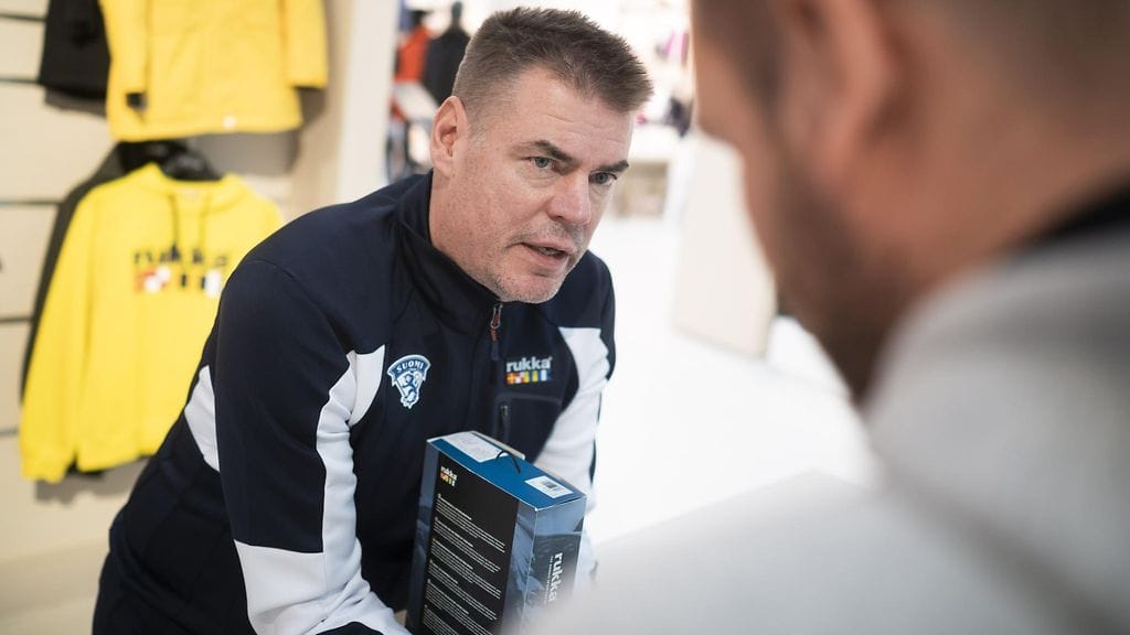 Raimo Helminen lauantain tiedotustilaisuudessa Lahdessa.