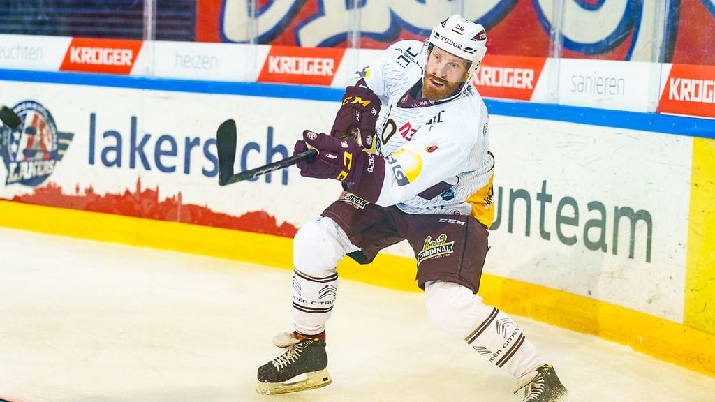 Jens Olsson pelasi alkukauden Geneve-Servetten joukkueessa Sveitsissä.