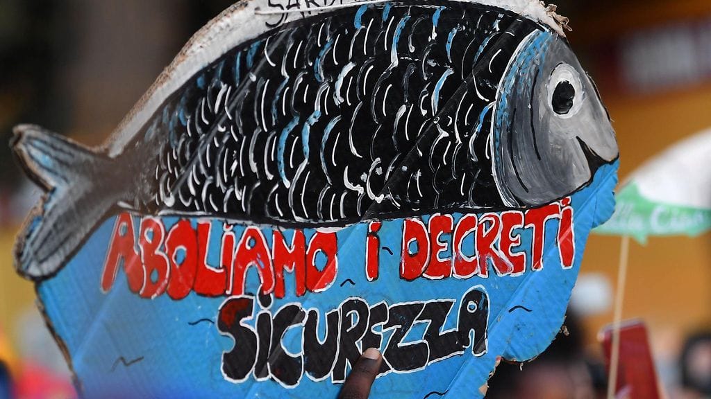 Sardiini-liike kertoo vastustavansa suvaitsemattomuutta ja fasismia.