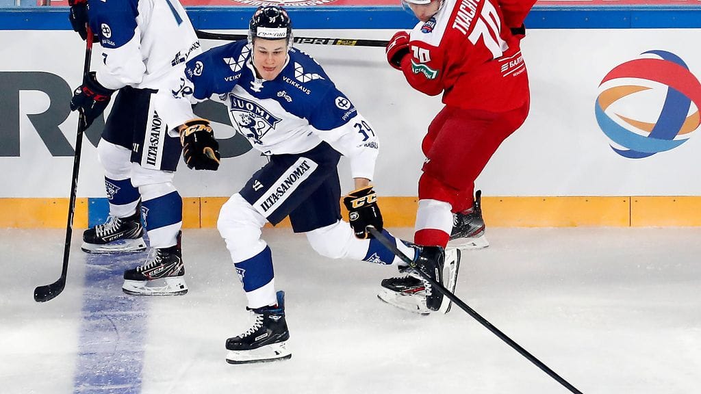 Jesse Puljujärvi viiletti Leijonien paidassa sunnuntain Venäjä-ulkoilmaottelussa.