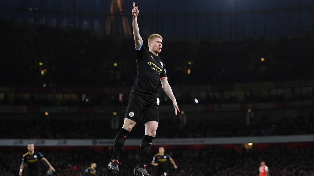 Kevin De Bruyne iski kahdesti Arsenalia vastaan. Kolmas maali kilpistyi ylärimaan.