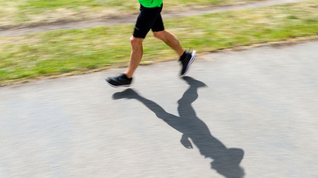 Sydämen sykettä kohottavaa liikettä eli reipasta liikkumista suositellaanyli 65-vuotiaille tehtäväksi ainakin kaksi ja puoli tuntia viikossa.