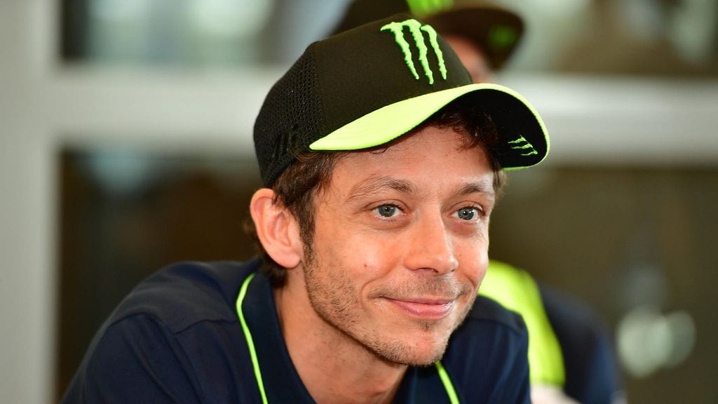 Valentino Rossi testasi Mercedeksen F1-autoa Valenciassa.