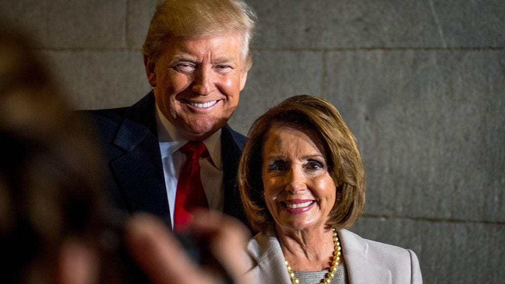 Donald Trump ja Nancy Pelosi tammikuu 2017