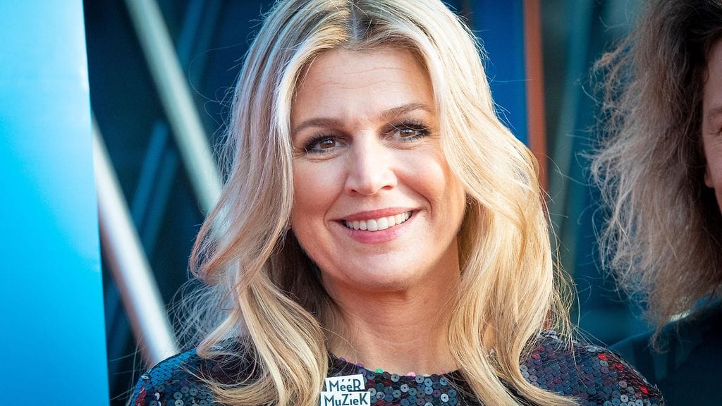 Kuningatar Maximan paljettiluomus käänsi katseita.