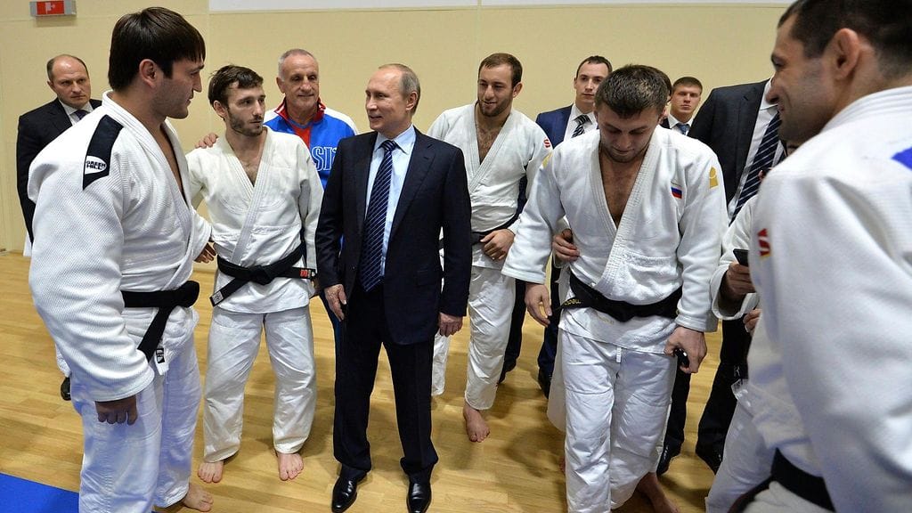 Vladimir Putin on tunnettu kamppailulajien ystävä. Kuvan ottelijat eivät liity dopingtapauksiin.