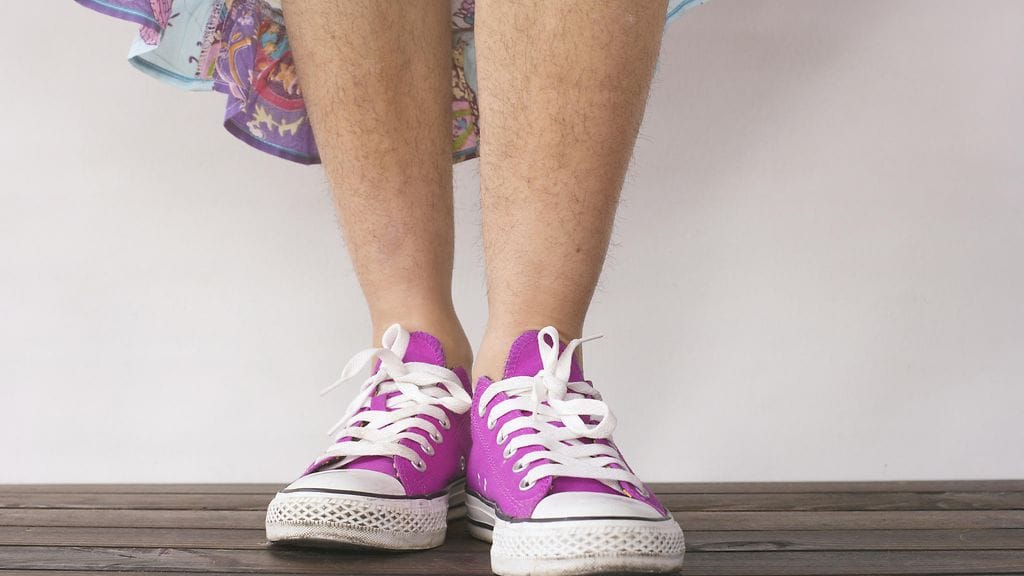 Moni katsoo, että naisen velvollisuus on ajaa säärensä, vaikka jokainen saa vapaasti päättää karvoituksestaan. Kuvituskuva.