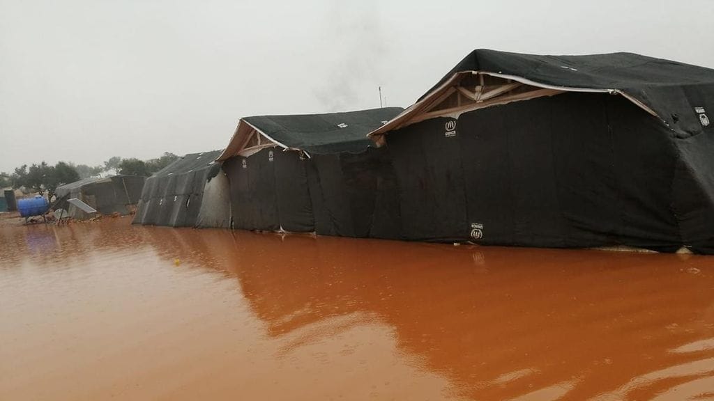 pelastakaa_lapset_pakolaisleiri