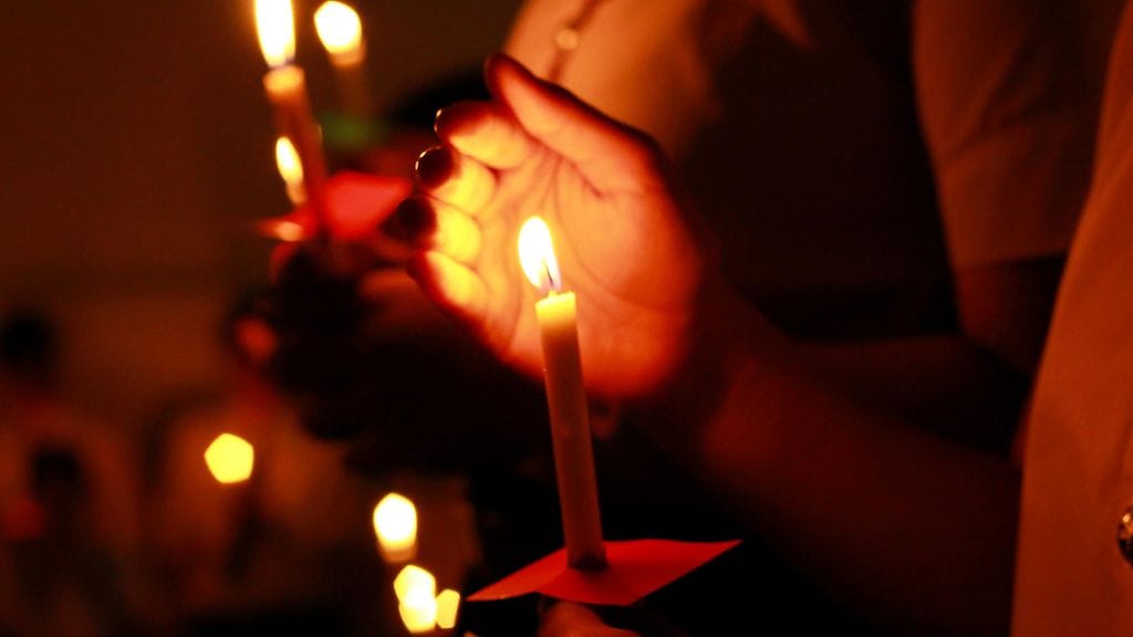 Aaliyahin kehosta 25 prosenttia paloi, kun hän oli kurottanut kättään joulukynttilän yli. Kynttilän liekki tarttui tyttöön.