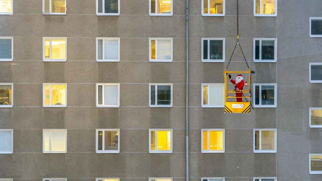 KYS Joulupukki nosturi syöpäosasto lapset 2