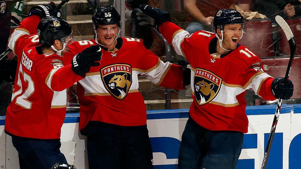 Noel Acciari (kesk.) teki hattutempun jo toisessa ottelussaan peräkkäin.