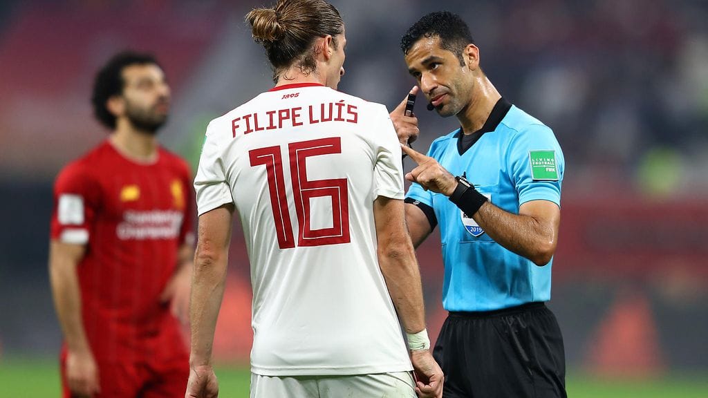 Tuomari paineessa MM-finaalissa: Liverpoolin rankkari vaihtui VAR-tarkastelussa eduksi Flamengolle