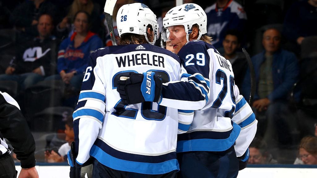 Blake Wheeler (vas.) iski Minnesotaa vastaan uransa 616. tehopisteen nousten Patrik Laineen kahden maalin illassa seurahistorian pistepörssin ykköseksi.