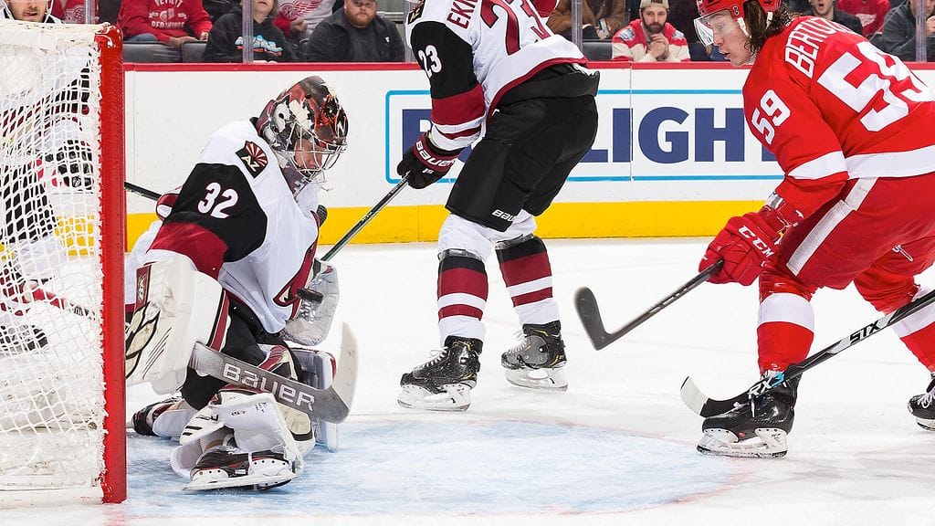 Antti Raanta torjui Arizona Coyotesille vierasvoiton Detroitissa.