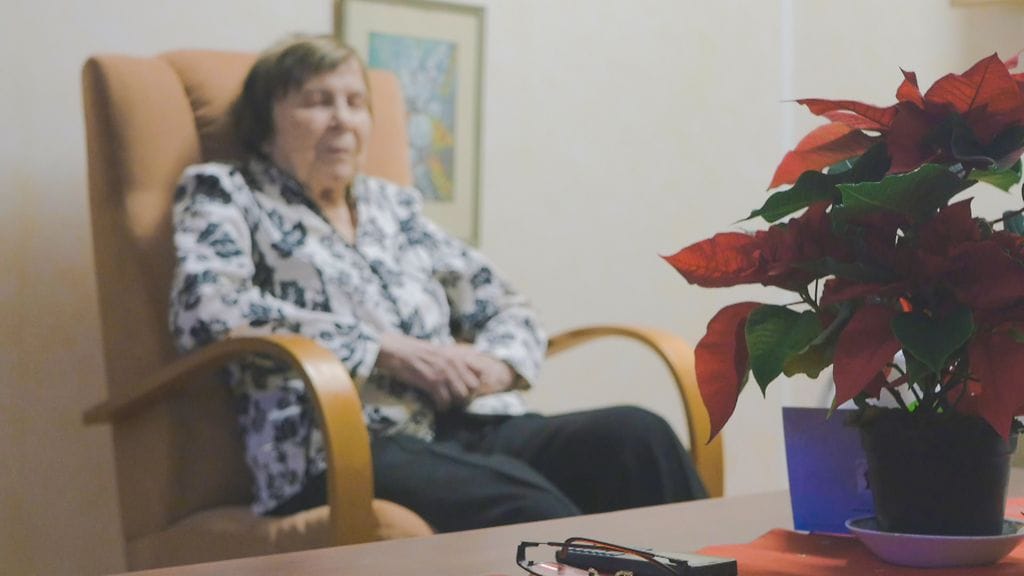 Kirsti saa piristystä yksinäisen arjen keskelle seurakunnan toiminnasta.