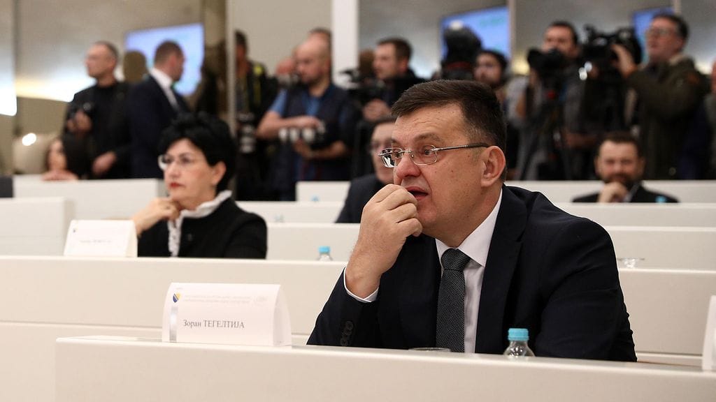 Bosnia-Hertsegovinan uusi pääministeri Zoran Tegeltija maan parlamentin istunnossa 5. joulukuuta.