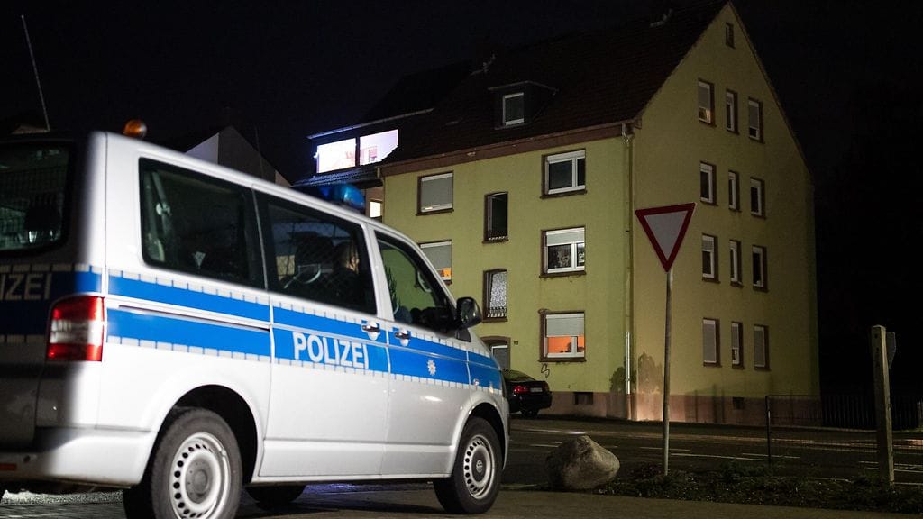 15-vuotias teinipoika löytyi sattumalta, kun miehen asuntoon tehtiin kotietsintä.