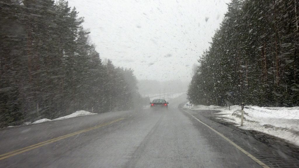 Räntä- ja lumisateet huonontavat ajokeliä Suomen etelä- ja keskiosissa.