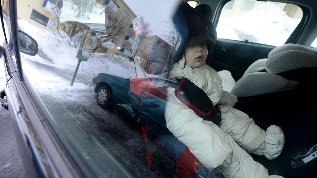 Vauvalle ja taaperolle tarkoitetut istuimet eivät juuri mahdollista liikehtimistä, eikä niitä ole tarkoitettu pitkään yhtäjaksoiseen istumiseen.