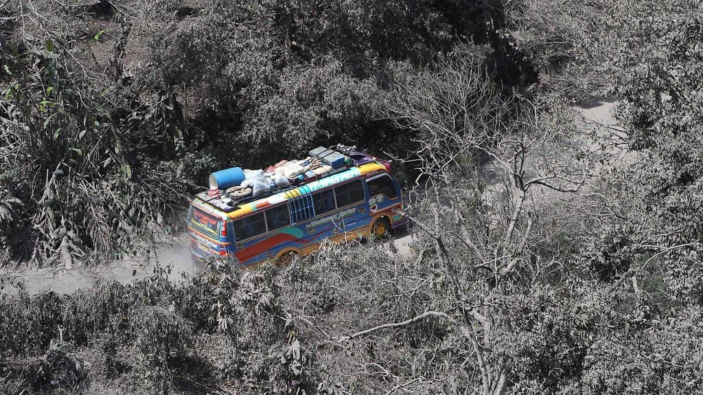 Bussi Sumatralla. Kuvituskuva.